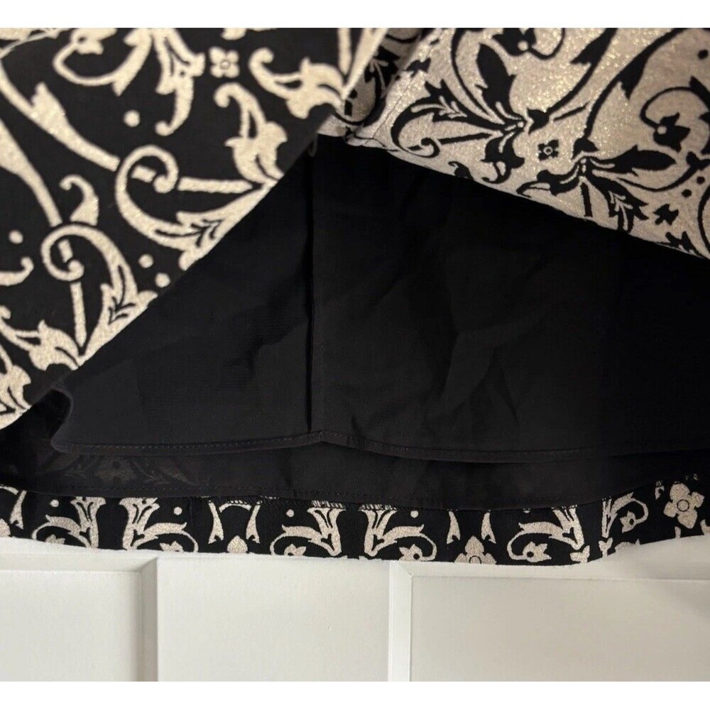 Alice + Olivia Boatneck Bell Sleeve Damask Blouse Women’s Black Gold Top Sz 2 - Picture 4 of 13